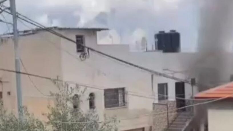 الاحتلال يحرق عددًا من منازل المواطنين في مخيم جنين