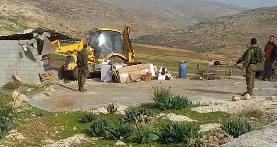 قوات الاحتلال تهدم 15 بركسا في خربة الطويل جنوب نابلس