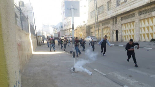 إصابات بالاختناق خلال اعتداء قوات الاحتلال على طلبة مدارس الخضر