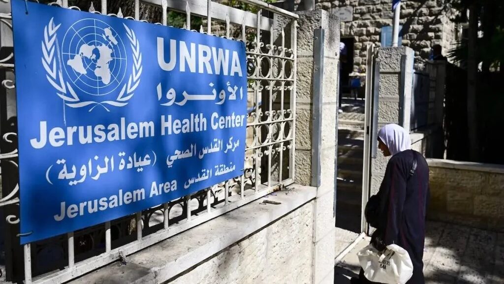 "الخارجية": لا يمكن شطب أو الاستغناء عن "الأونروا" وفقا للقانون الدولي