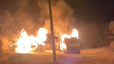 هجمات واسعة للمستوطنين في الضفة الغربية... اعتداء وإغلاق طرق وإحراق مركبات