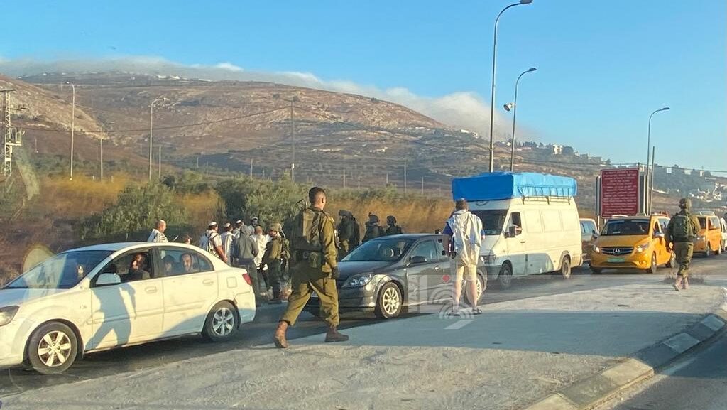 مستوطنون يهاجمون مركبات المواطنين جنوب نابلس