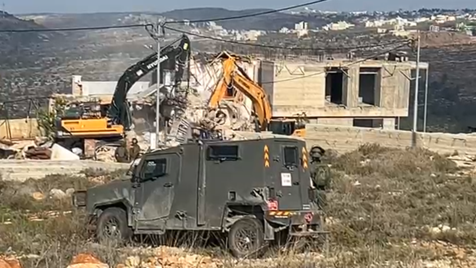 الاحتلال يهدم منزلاً في دير إبزيع غرب رام الله