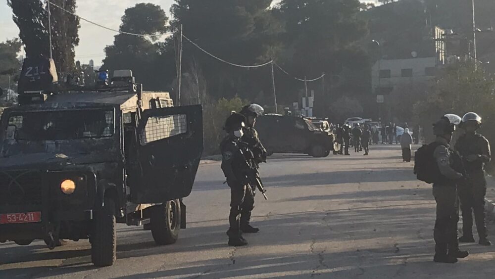 الاحتلال يحتجز عشرات الطلبة من اللبن الشرقية