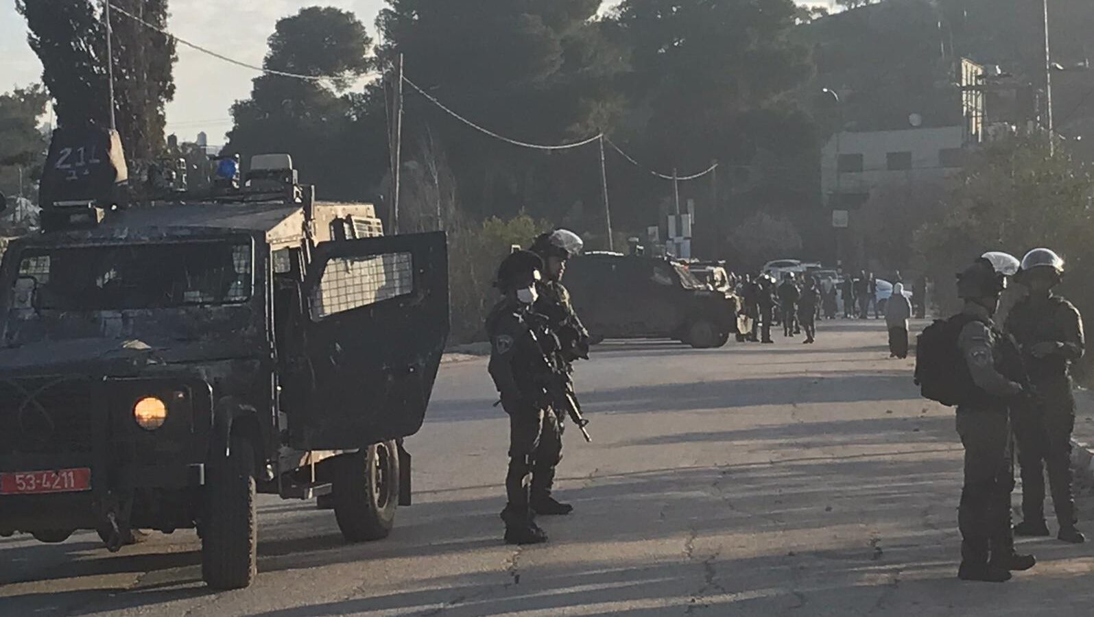 الاحتلال يحتجز عشرات الطلبة من اللبن الشرقية