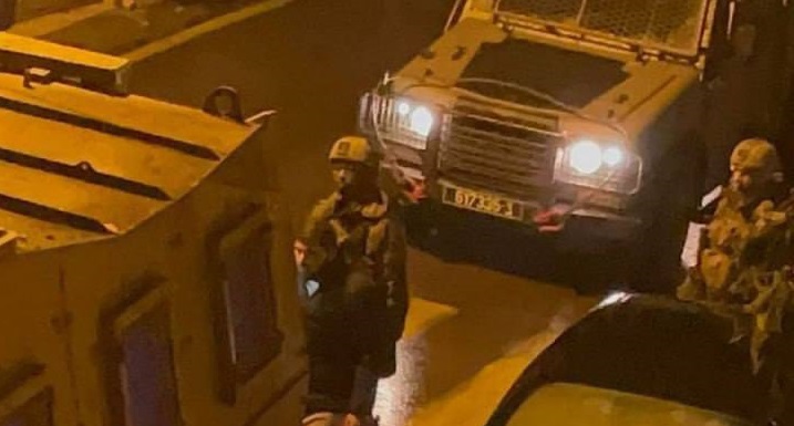 الاحتلال يعتقل 4 مواطنين من نابلس بينهم أسرى محررين وزوجة أسير