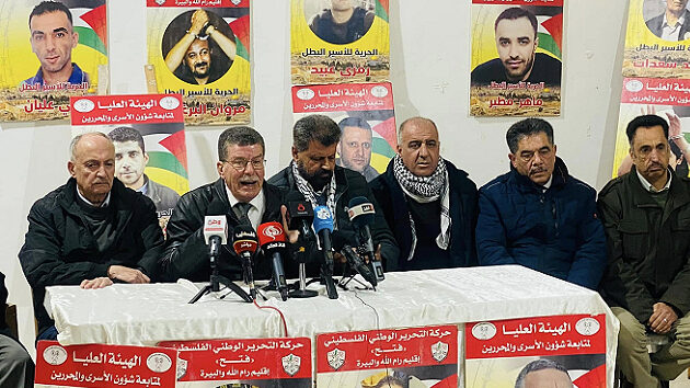 فارس يطالب الرئيس عباس بسحب مرسوم مخصصات الأسرى والشهداء