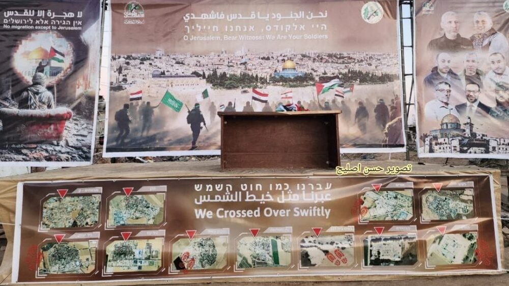 صحيفة "يديعوت أحرونوت" العبرية: أُفرج عن الأسرى الفلسطينيين وهم يرتدون قمصاناً تحمل نجمة داوود مع عبارة مكتوبة بالعربية "لن ننسى ولن نغفر".