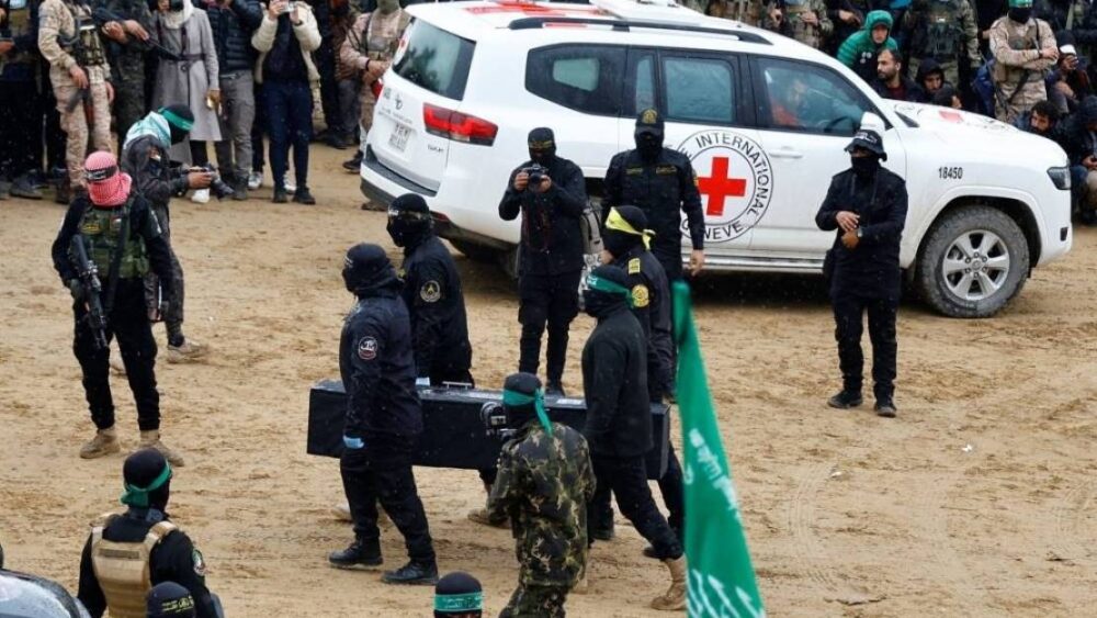 حماس: الإفراج عن الدفعة السابعة من الأسرى سيتم بالتزامن مع تسليم جثامين الإسرائيليين