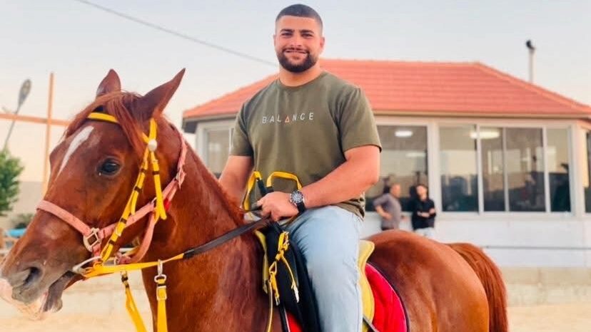 الاحتلال يصيب مواطنا ويعتقل شقيقه في رام الله