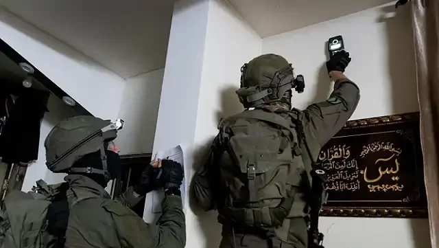 الاحتلال يأخذ قياسات منزل شهيد بعد اقتحامه مدينة طوباس