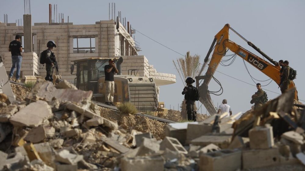 الاحتلال يخطر بهدم منزل في كفر الديك غرب سلفيت