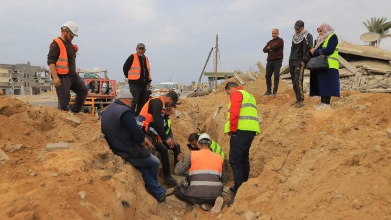 الحكومة تنفذ مشاريع طارئة لتحسين خدمات المياه وإعادة تأهيل الشبكات في قطاع غزة