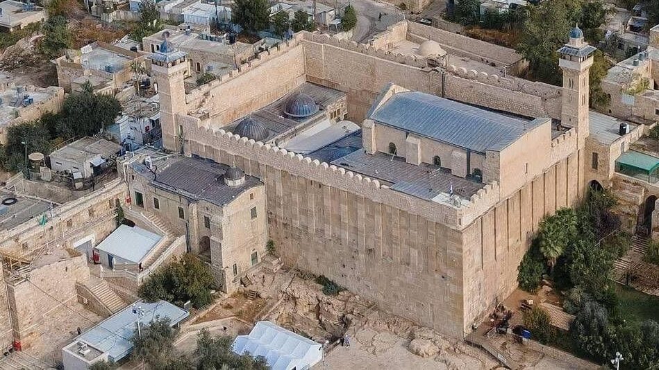 وزير الأوقاف: نرفض سقف صحن الإبراهيمي لإضراره بمكانته التراثية والتاريخية