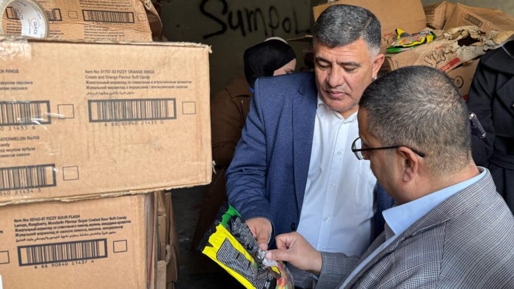 ضبط مصنع يُزوّر سكاكر وحلويات في نابلس