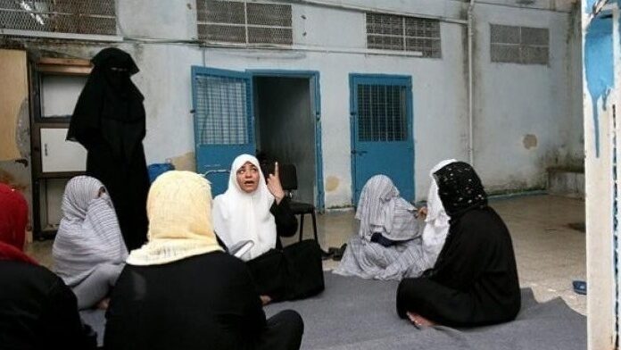 "هيئة الأسرى": إدارة سجن "الدامون" تبلغ الأسيرات بأوقات خاطئة للإفطار خلال شهر رمضان