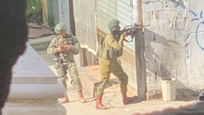 إصابة شاب برصاص الاحتلال في مخيم عسكر شرق نابلس