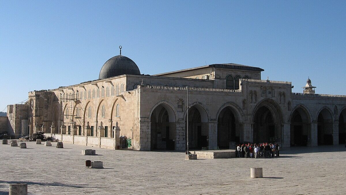 الاحتلال يقتحم المصلى القبلي في المسجد الأقصى المبارك