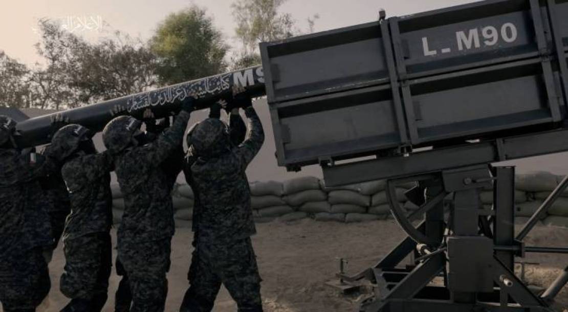 القسام تقصف "تل أبيب" وتوقف حركة الطيران بمطارها