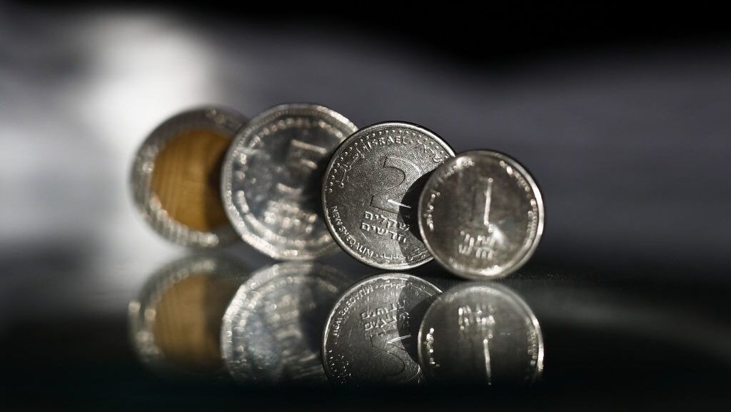 ما وراء ضعف الشيكل؟ خبير مالي يوضح العوامل والتوقعات المستقبلية