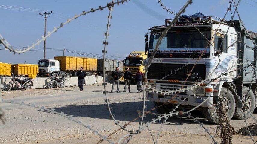 الاحتلال يواصل إغلاق معبر كرم أبو سالم لليوم الخامس