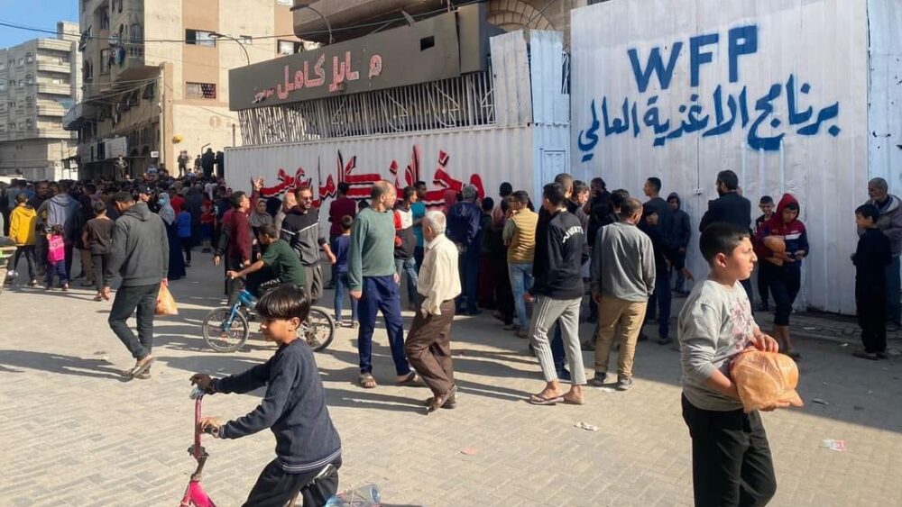 غزة تواجه شبح المجاعة مجدداً: انقطاع الغذاء وتوقف المخابز والمطابخ