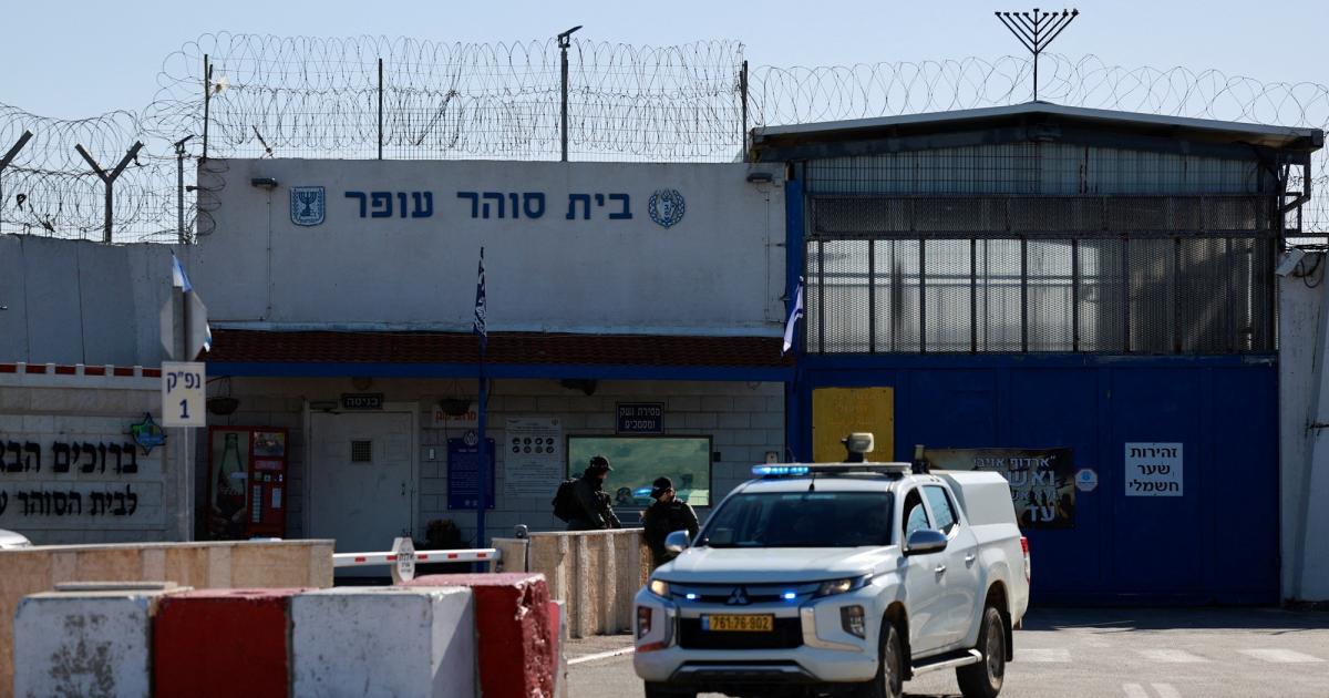 منظومة سجون الاحتلال تفرض على المحامين وضع سوار عليه علم دولة الاحتلال واسم المعتقل