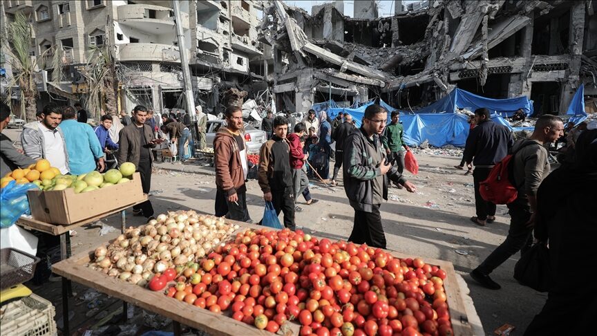 ارتفاع الأسعار وتهافت على الشراء بعد إغلاق معابر غزة