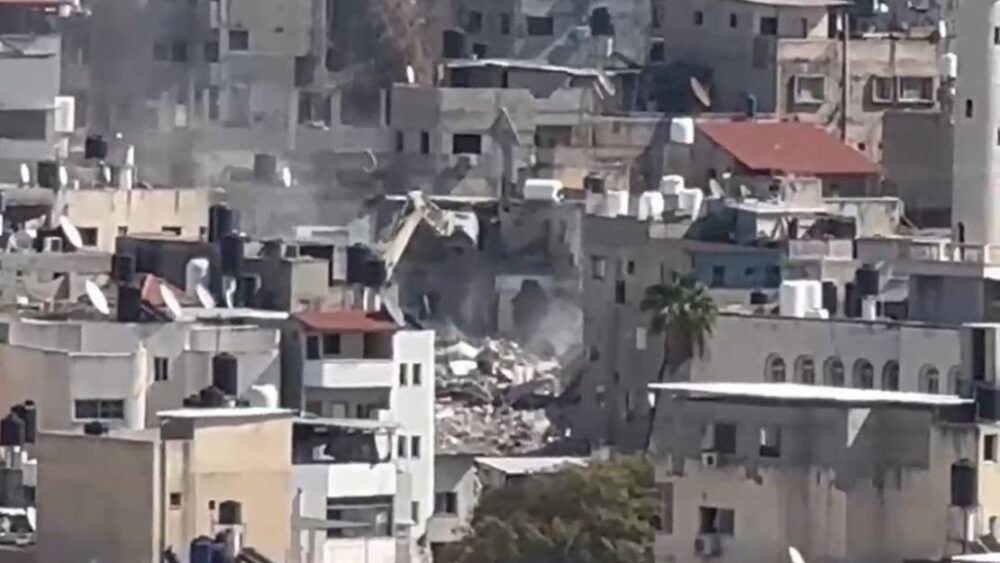 في يومين.. ارتفاع عدد النازحين والاحتلال يهدم 25 شقة سكنية في مخيم طولكرم