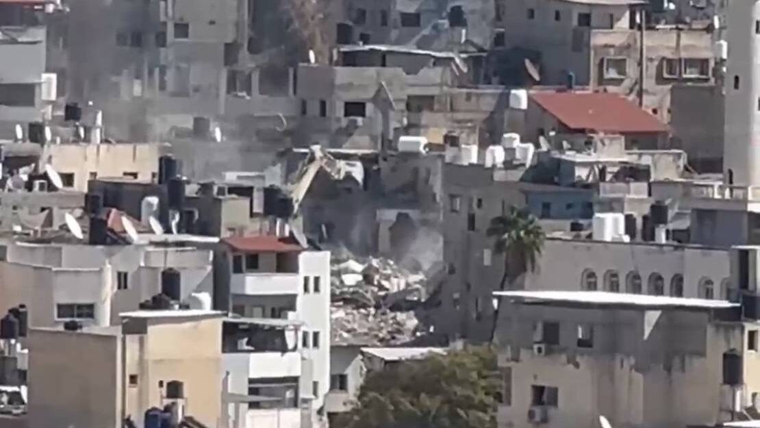 في يومين.. ارتفاع عدد النازحين والاحتلال يهدم 25 شقة سكنية في مخيم طولكرم