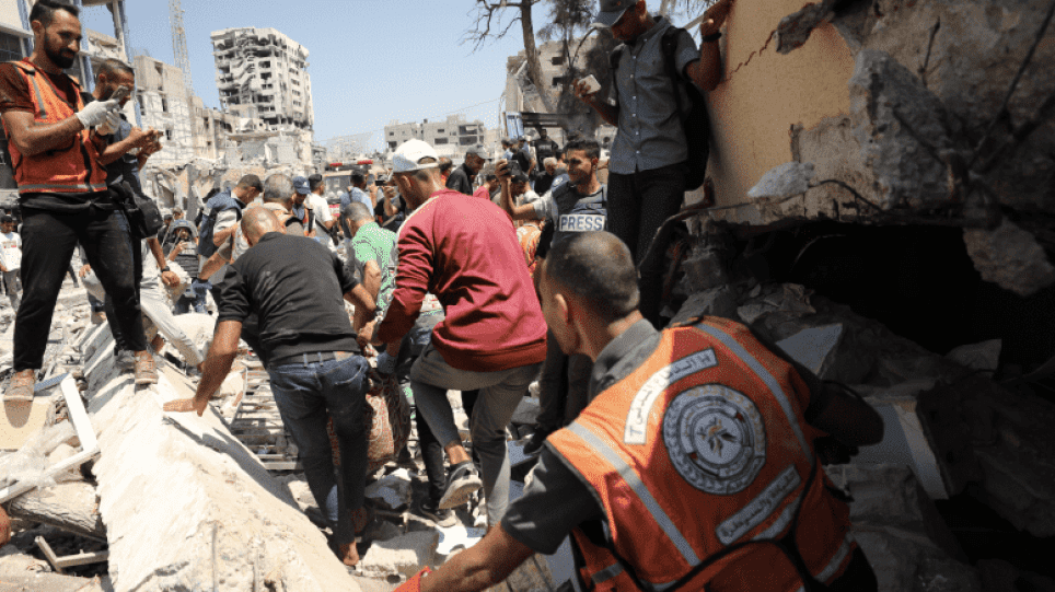 5 شهداء في قصف إسرائيلي قرب حاجز نتساريم وسط قطاع غزة