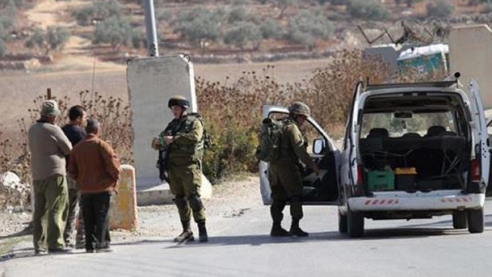 الاحتلال يستولي على وحدات صحية ويحتجز مركبة في الأغوار الشمالية