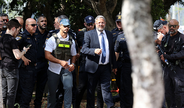 المتطرف بن غفير يقود اقتحام المستوطنين للحرم الابراهيمي