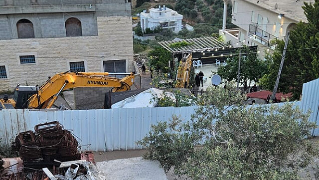 سلطات الاحتلال الاسرائيلي تهدم منزلاً في أم الفحم بأراضي الداخل الفلسطيني المحتل