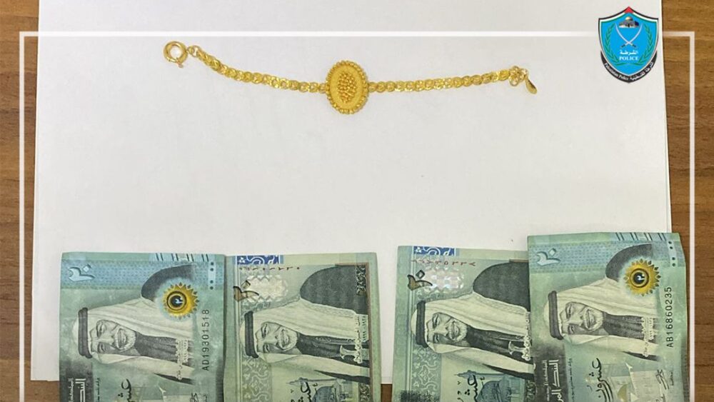 الشرطة: القبض على مشتبه به بسرقة عدد من المنازل ومحال تجارية في الخليل