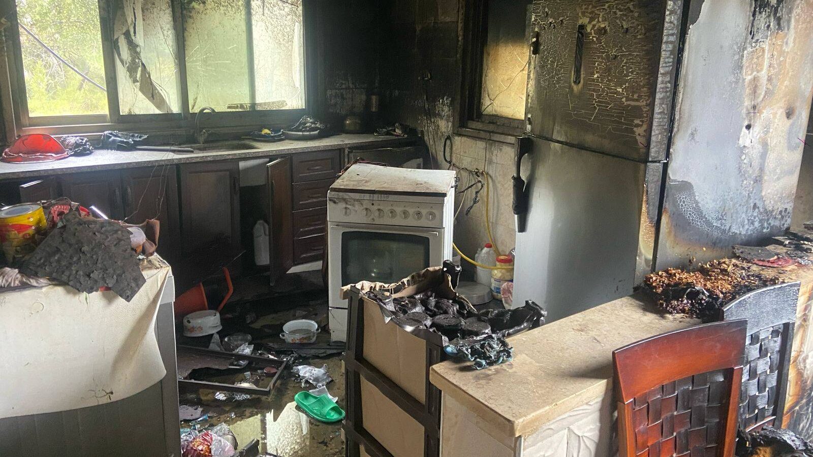 الاحتلال يحاصر منزلاً في نابلس ويحرق منازل المواطنين ويعتقل شبان