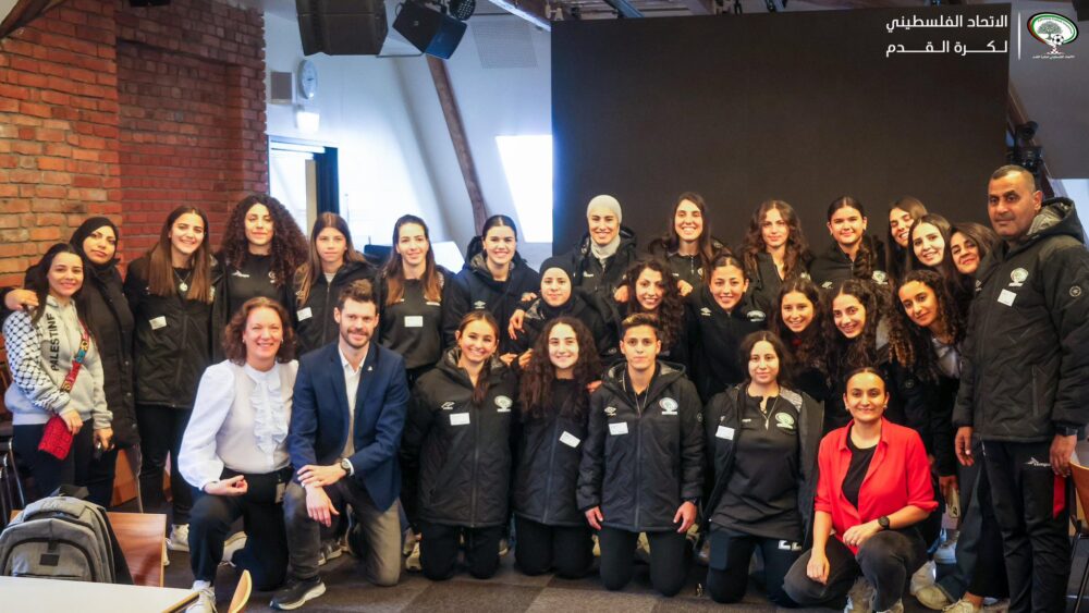 منتخب السيدات يصل أوسلو لإجراء مباراة ودية تضامنية مع فريق فاليرينا