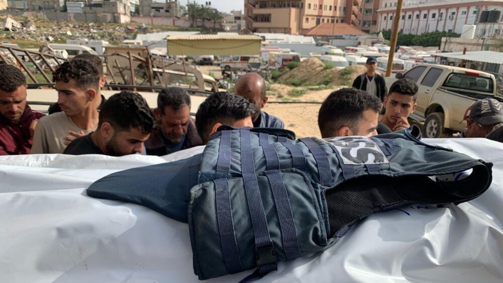 10 شهداء بينهم صحفي بقصف الاحتلال مناطق متفرقة من قطاع غزة