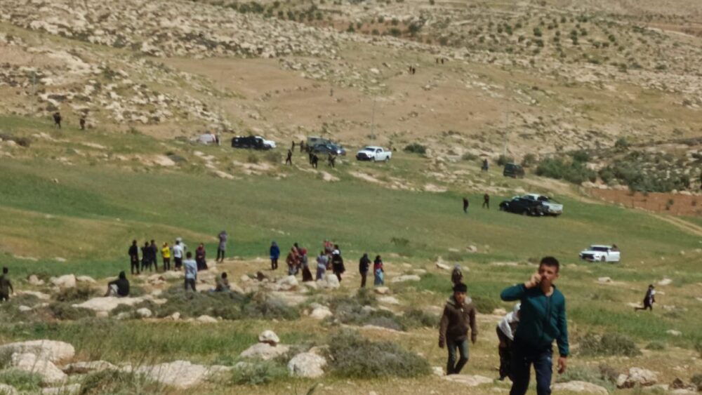 إصابات إثر اعتداء المستوطنين على رعاة ومواطنين في مسافر يطا