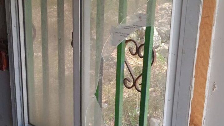 قوات الاحتلال تداهم منزلاً في كفر الديك