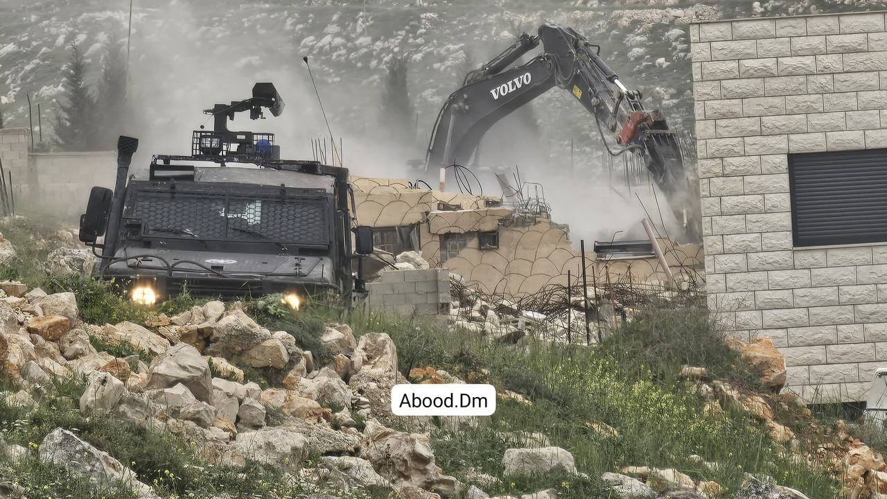 الاحتلال يهدم منزلاً في منطقة التعاون العلوي في نابلس