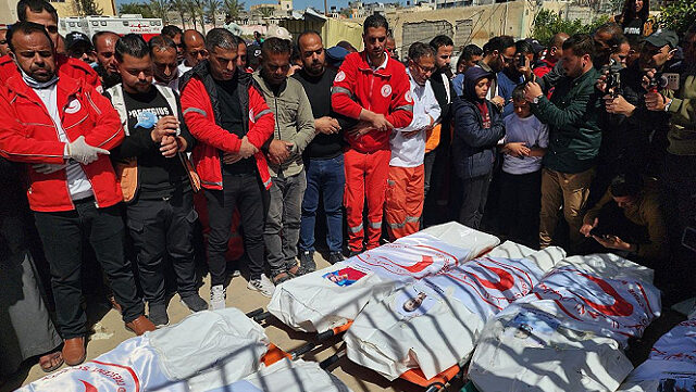 الكشف عن تفاصيل تشريح جثث المسعفين الذين استشهدوا في رفح