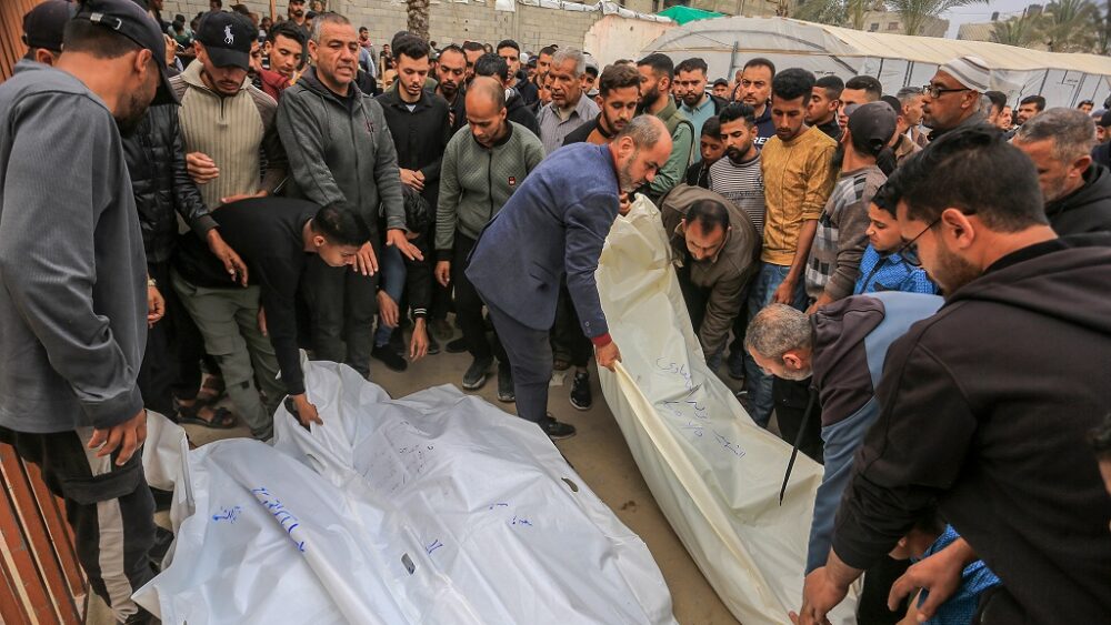 الاحتلال يرتكب مجزرة في "الشجاعية": 22 شهيدًا وعشرات الجرحى في قصف منازل المواطنين