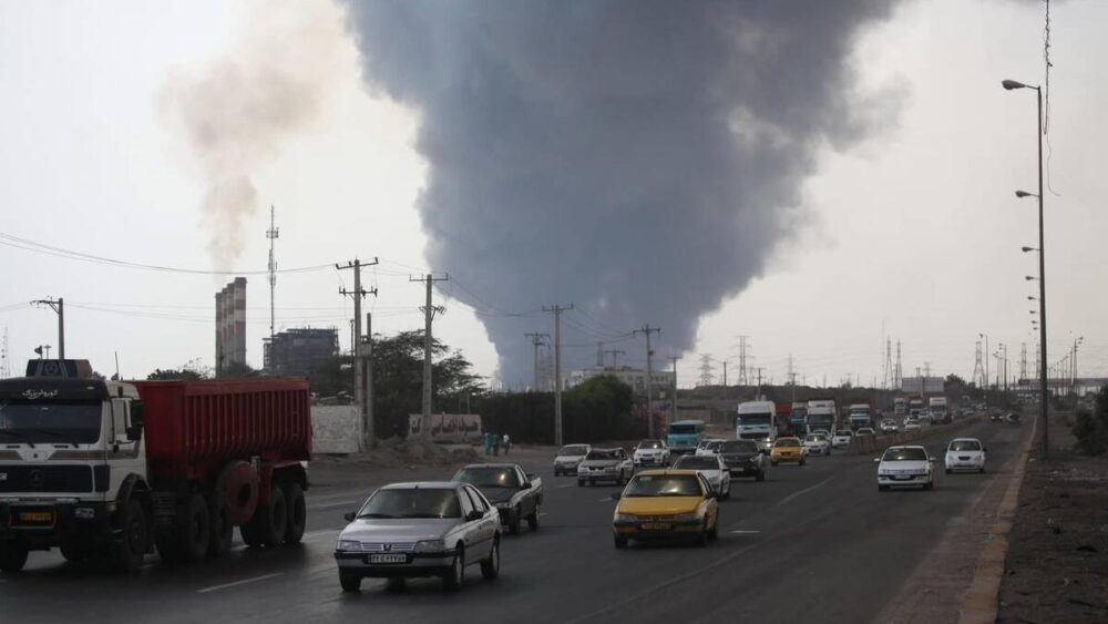 ارتفاع عدد الضحايا إلى 40... إيران تنفي وجود أي مواد عسكرية تسببت بانفجار الميناء