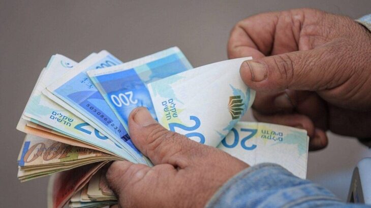 صرف رواتب الموظفين العموميين عن شهر شباط الماضي