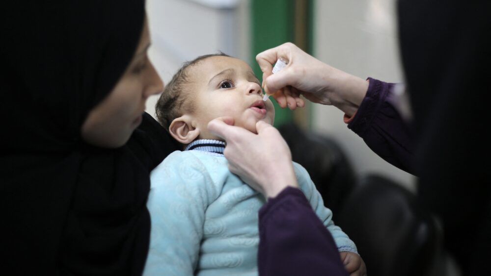 وزارة الصحة بغزة: منع الاحتلال إدخال التطعيمات يهدد 602 ألف طفل بالشلل الدائم والإعاقات