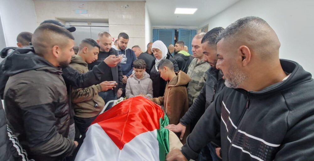 تشييع جثمان الشهيد حطاب في مخيم الجلزون