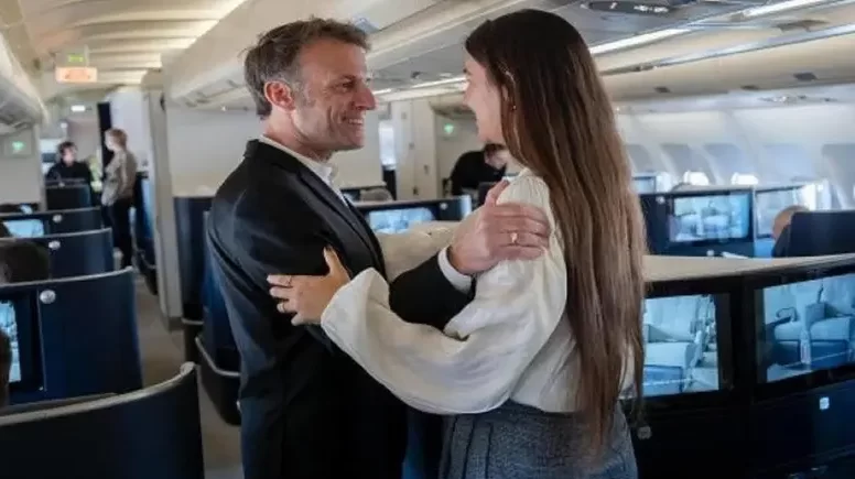 تصدرت الترند بصورتها مع الرئيس الفرنسي.. من هي فرح الديباني؟