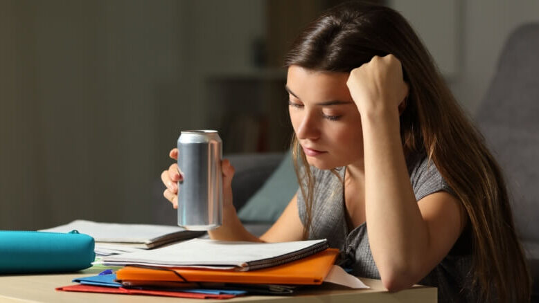 خطر صحي يكمن في مشروبات الطاقة.. ما المكونات الضارة التي يجب تجبنها؟