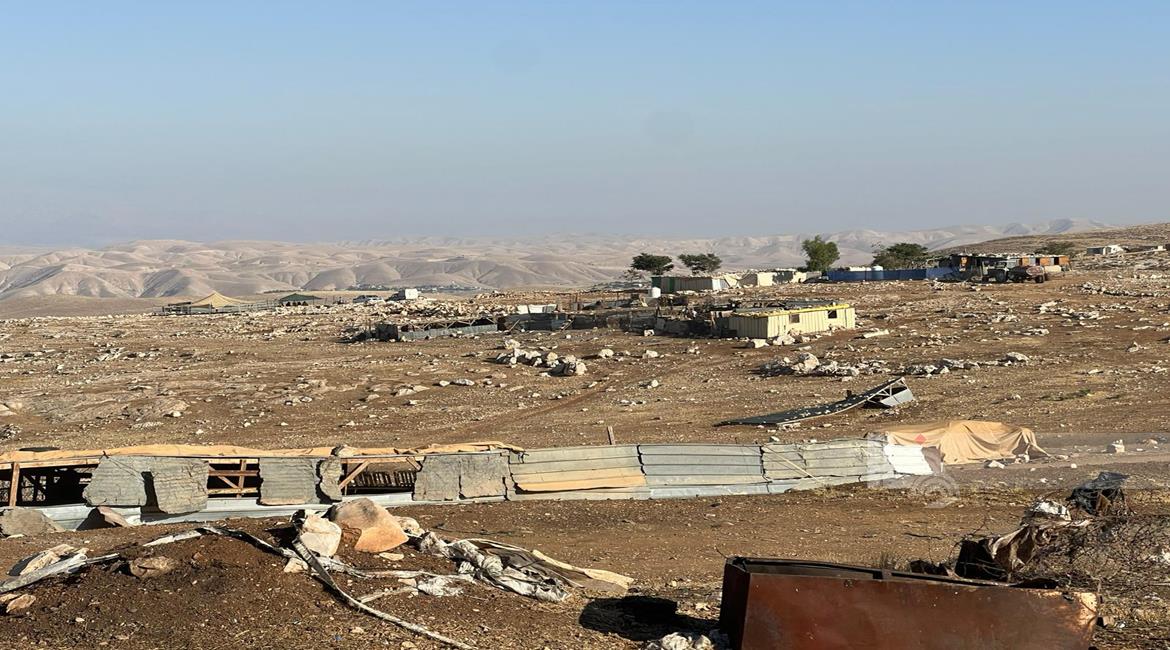 مستوطنون يدمرون بركسًا للأغنام وخزان مياه في منطقة المليحات شمال غرب أريحا